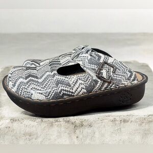 INGARO Gray and White Zigzag Clogs with Buckle Barely Worn